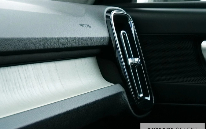 Volvo XC 40 cena 142900 przebieg: 91260, rok produkcji 2019 z Gąbin małe 781